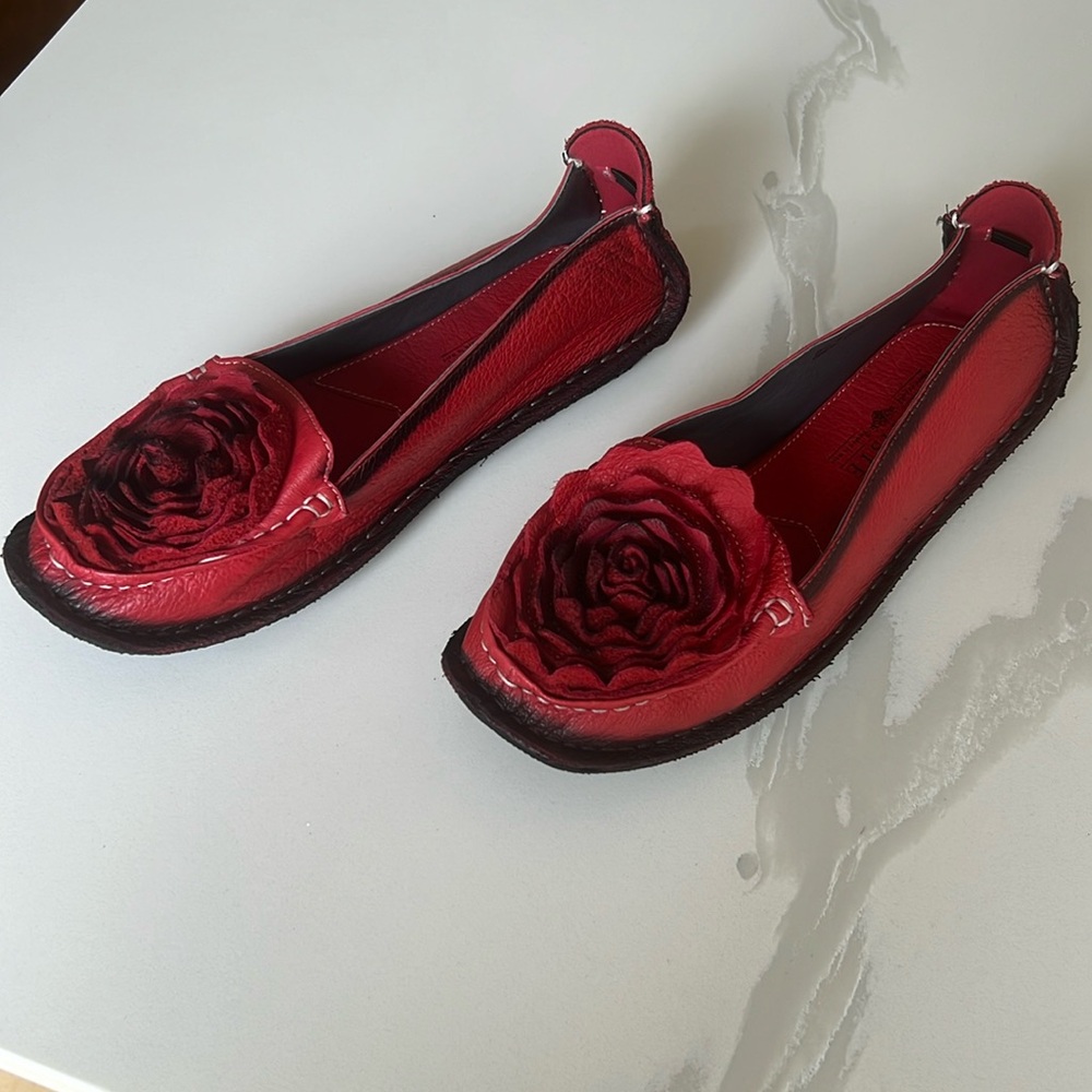 L’Artiste Dezi Red and Black Leather Floral Loafers Flats Womens EU 41 9.5 - 10 - Picture 2 of 16